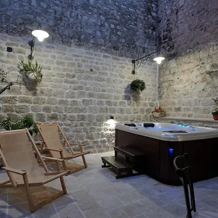 Kudelik - Stone Story Couette-café