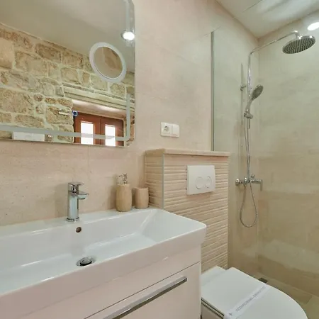 Bed & Breakfast Kudelik - Stone Story