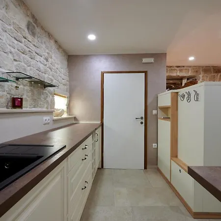 Bed & Breakfast Kudelik - Stone Story