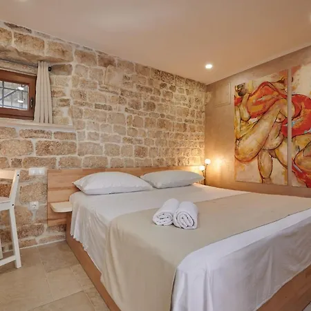 Bed & Breakfast Kudelik - Stone Story