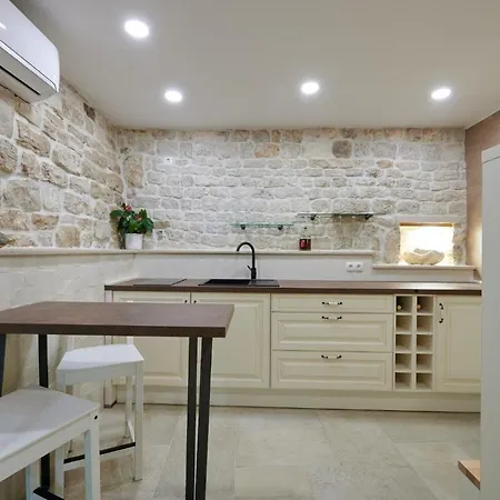 Kudelik - Stone Story Couette-café 4*