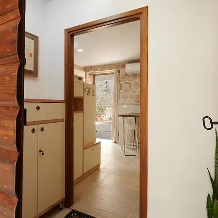 Kudelik - Stone Story Couette-café Trogir