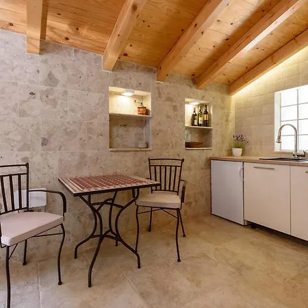 Couette-café Kudelik - Stone Story