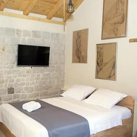 Couette-café Kudelik - Stone Story 4*