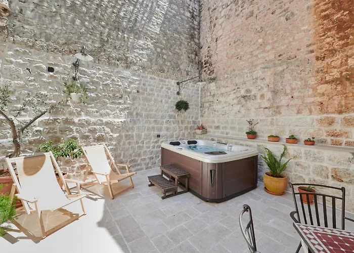 Kudelik - Stone Story Bed & Breakfast 4*