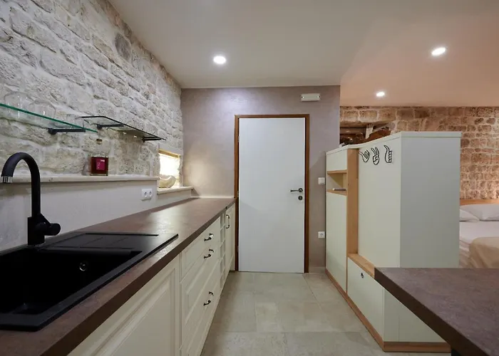Bed & Breakfast Kudelik - Stone Story