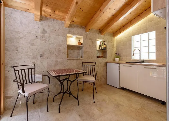 Bed & Breakfast Kudelik - Stone Story