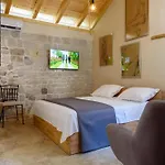 Bed and Breakfast Kudelik - Stone Story 4*