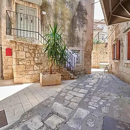 Kudelik - Stone Story לינה וארוחת בוקר 4*