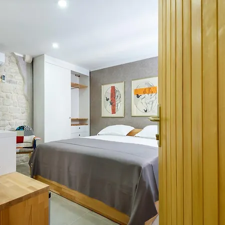 Bed & Breakfast Villa Kudelik - Stone Story 4*