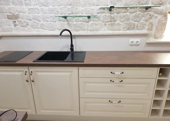 Kudelik - Stone Story Bed and Breakfast 4*