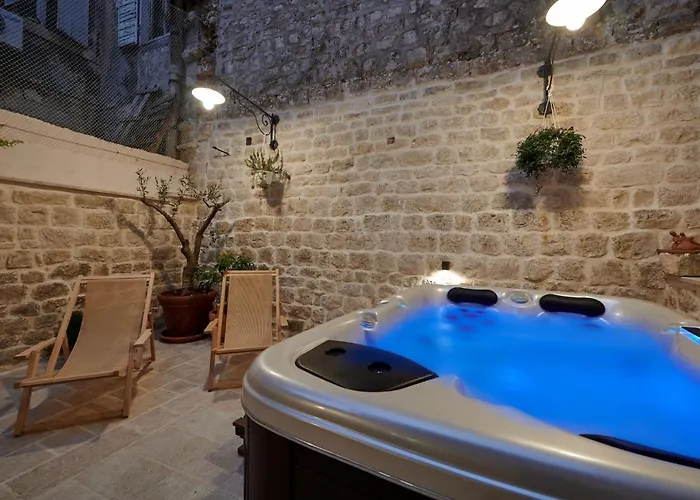 Kudelik - Stone Story Bed and Breakfast Τρογκίρ