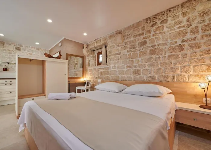 Kudelik - Stone Story Bed and Breakfast Τρογκίρ