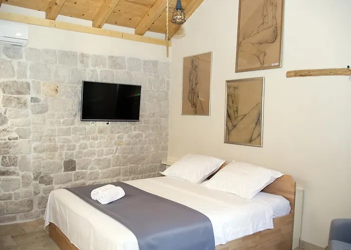 Bed and Breakfast Kudelik - Stone Story 4*