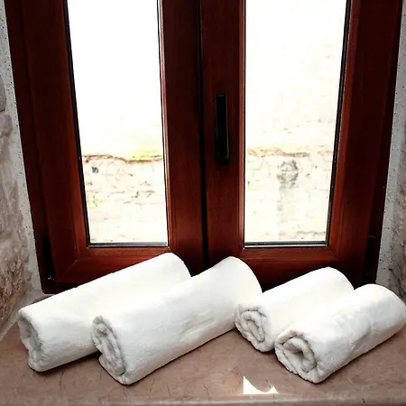 Kudelik - Stone Story Bed & Breakfast Traù