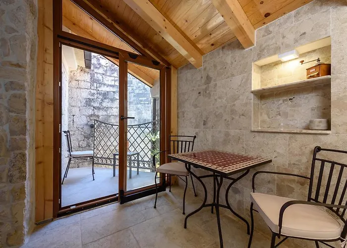 فندق مبيت وإفطار Kudelik - Stone Story 4*